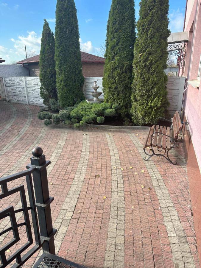 Hotel Yunist Ivano-Frankivsk Exterior foto