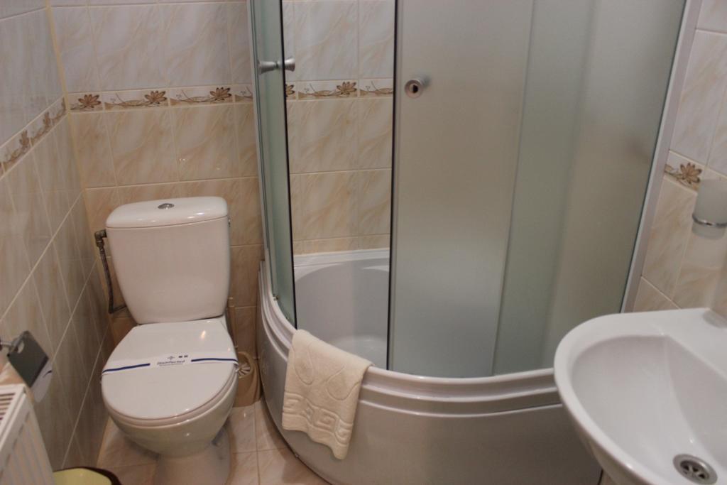 Hotel Yunist Ivano-Frankivsk Habitación foto
